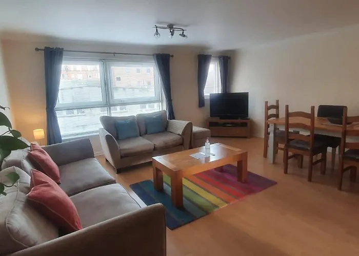 In Heart Of West End- Parking Space- Spacious- Near And Kelvingrove Art Gallery