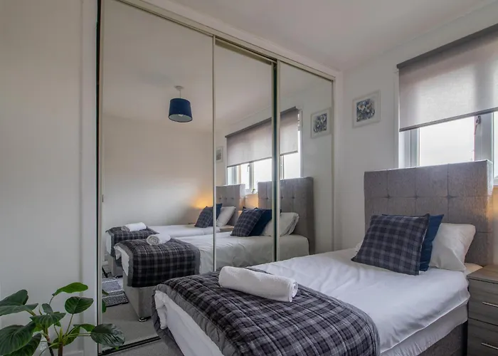 Spacious 2-bed Free Parking & Stadiums דירה גלאזגו