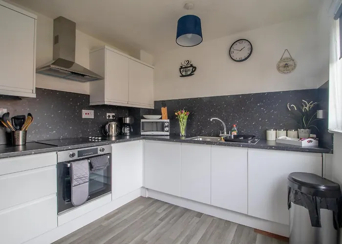 דירה Spacious 2-bed Free Parking & Stadiums *