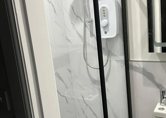 Stunning 3 Bedroom 2 Bathroom West End House With Free Parking And Wi-fi * Glasgow