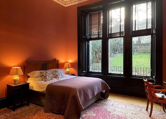 בית נופש 7 Crown Gardens