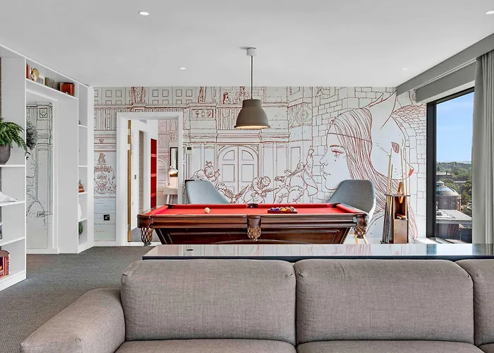 Radisson Red Hotel, 4*