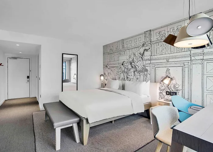 Radisson Red Hotel, Hotell 4*