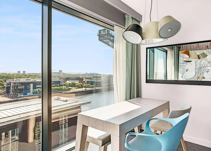 Radisson Red Hotel, 4* Glasgow