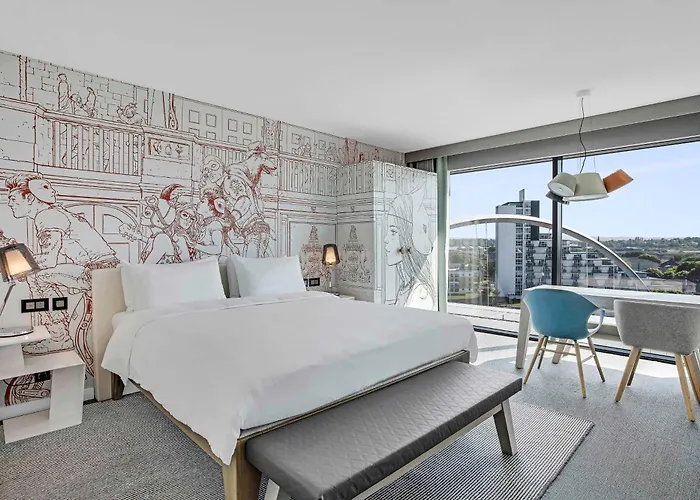 Radisson Red Hotel, Hotell 4*