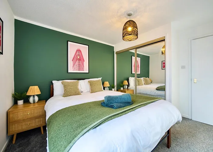 Apartman 2br Flat With Free Parking In Location *