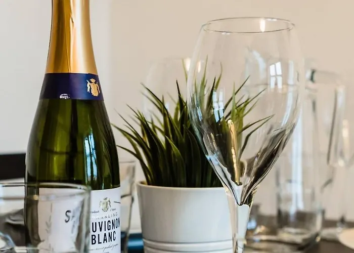 Appartamento Cheerful 1 Bedroom Homely Apartment, Sleeps 4 Guest Comfy, 1 X Double Bed, 1 X Sofa Bed, Parking, Free Wifi, Suitable For Business, Leisure Guest,glasgow, West End, Near Centre, Perfect For Common Wealth Games 2026 *