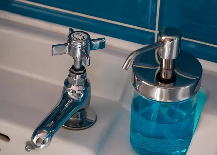 7 Crown Gardens בית נופש *