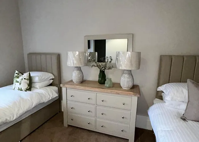 Crookston 3* Glasgow