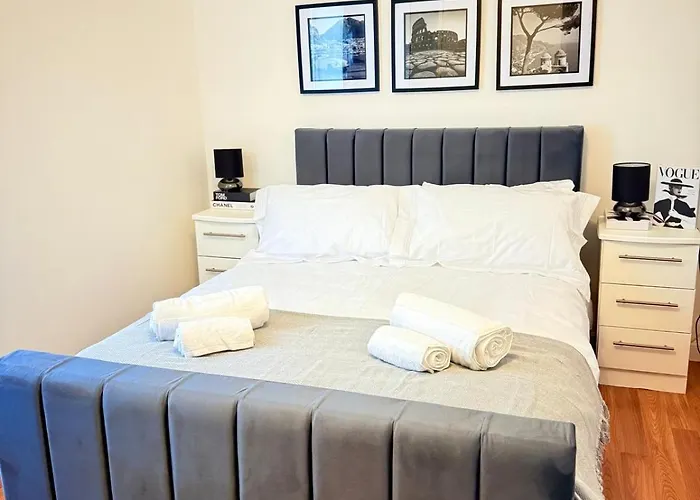 2 Bedroom Near Centre, Celtic Park And Emirates Arena *