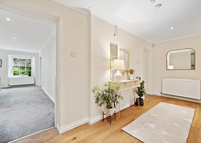 Timeless 5 Bed Duplex Flat Apartment Glasgow