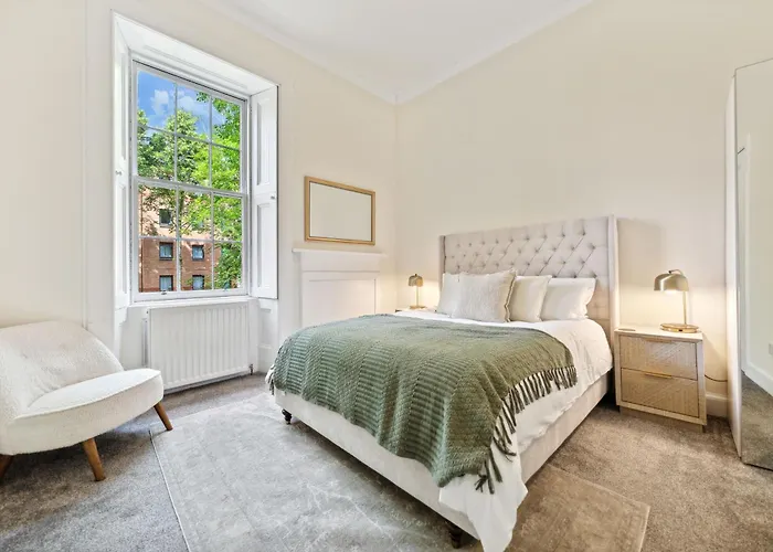 Apartment Timeless 5 Bed Duplex Flat *