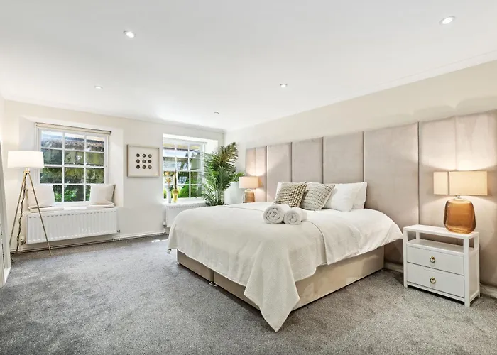 Timeless 5 Bed Duplex Flat Apartment Glasgow