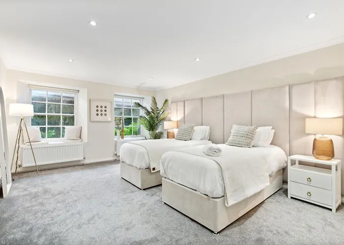 Timeless 5 Bed Duplex Flat Lejlighed *