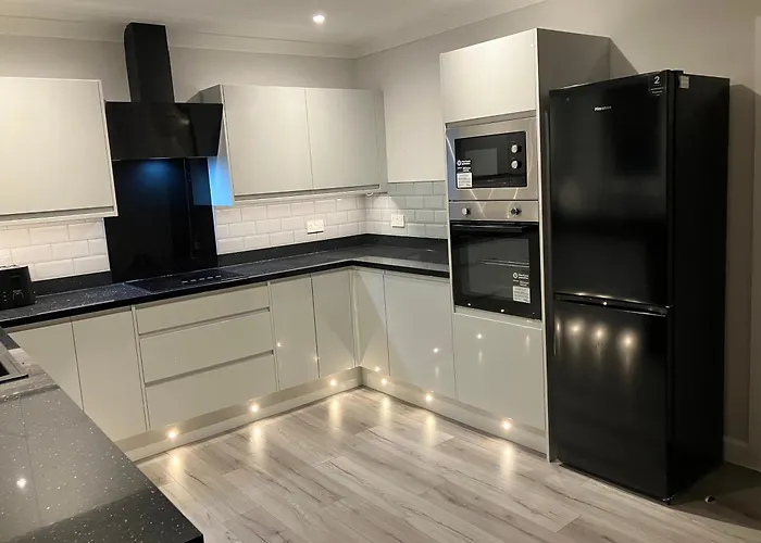 Stunning 3 Bedroom 2 Bathroom West End House With Free Parking And Wi-fi Lejlighed *