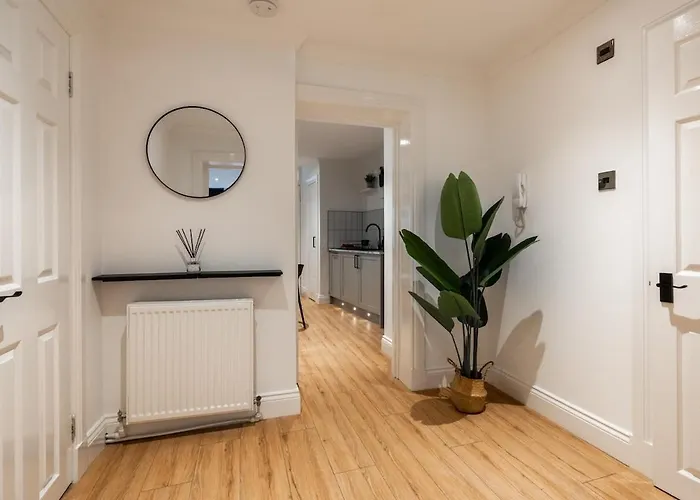 Hamilton - Private Main Door 1br * Глазго