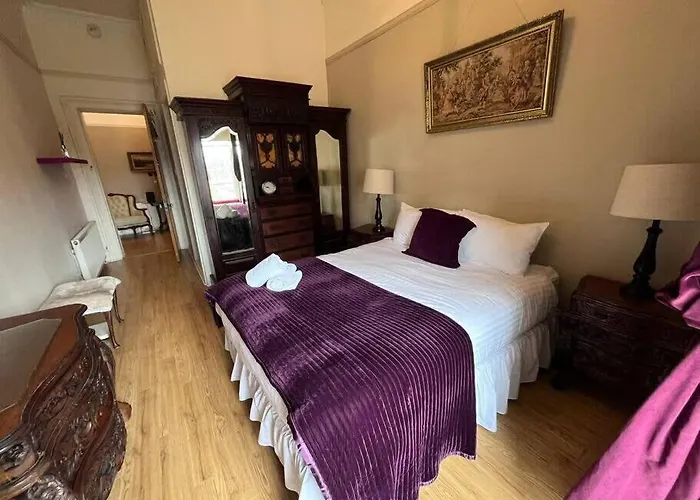 Apartament Wonderful 3 Bed West End Flat *