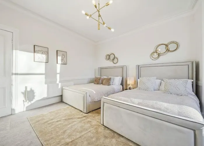 Large Terraced With Parking Hébergement de vacances Glasgow