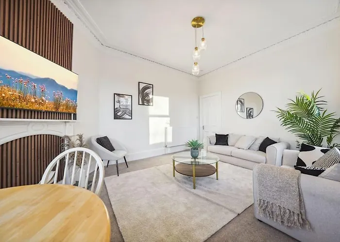 Large Terraced With Parking * Glasgow