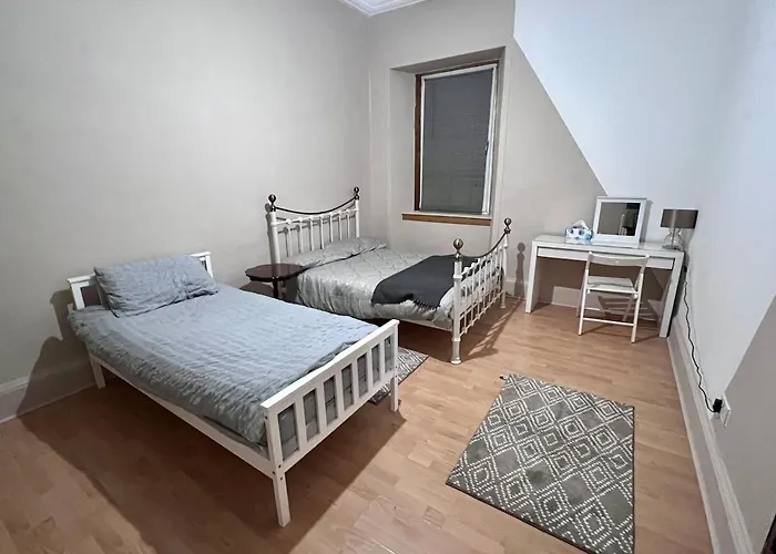 Cheerful 5 Bedroom House Close To West End And Parking Glasgow