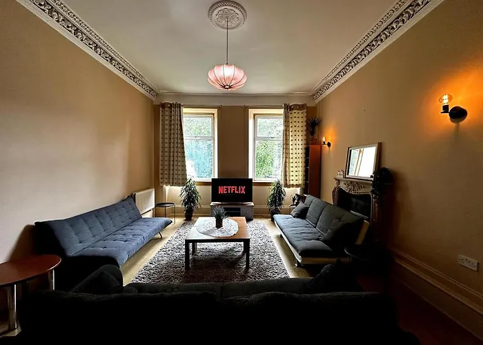 Cheerful 5 Bedroom House Close To West End And Parking Glasgow