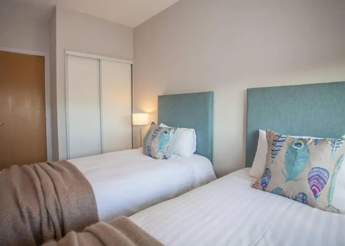 Stylish 2-bed Near アパート *