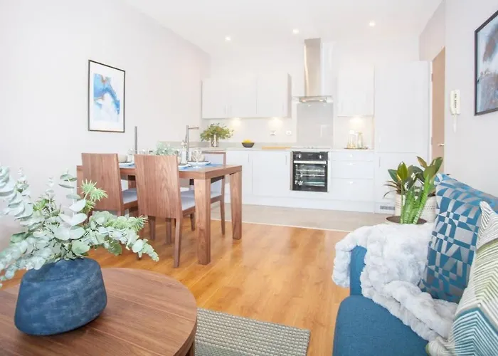 Stylish 2-bed Near Glasgow