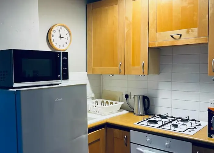 Апартаменты Homely In Hampden *