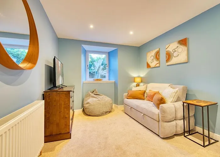 3-bed Flat Free Parking 10 Mins To Centre *