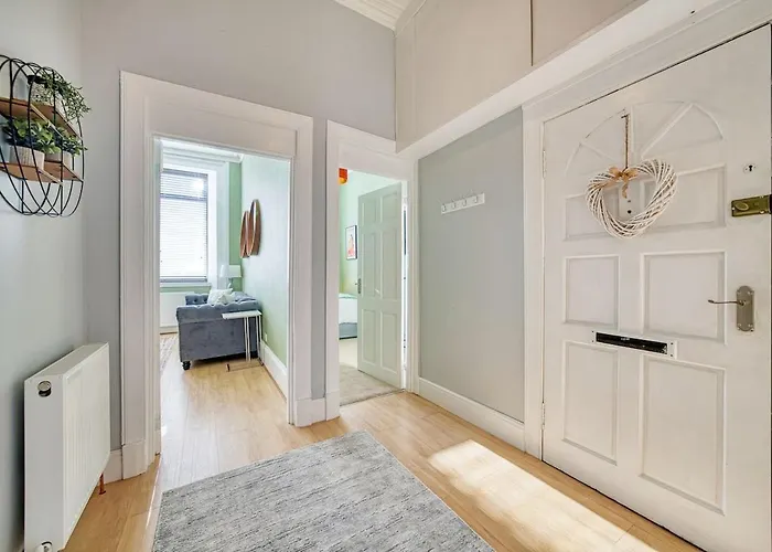 3-bed Flat Free Parking 10 Mins To Centre * غلاسغو