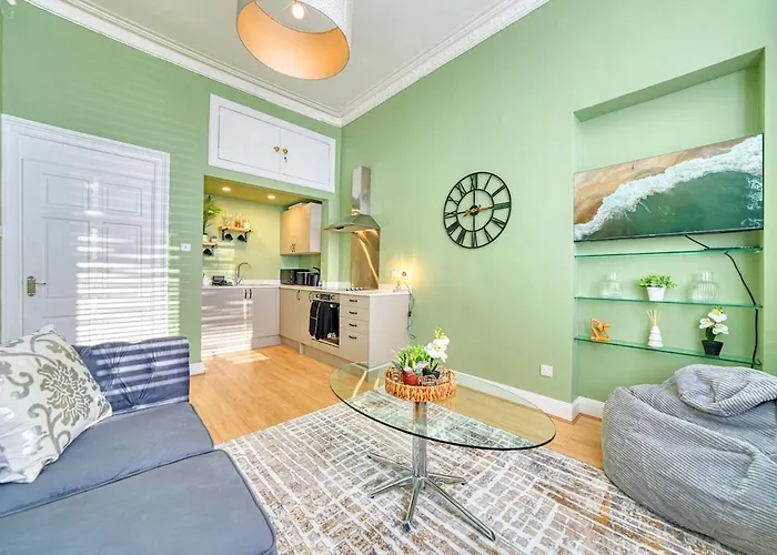 3-bed Flat Free Parking 10 Mins To Centre * غلاسغو