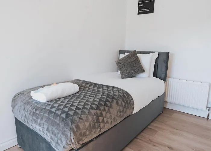 Stylish 3br By Hampden No 161 With Free Parking *