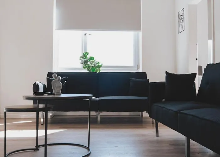 Stylish 3br By Hampden No 161 With Free Parking Appartement *