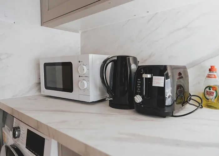 Stylish 3br Near Hampden No 264 With Free Parking Апартаменты