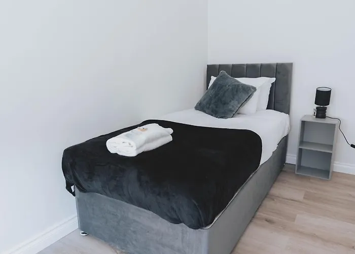 Stylish 3br Near Hampden No 29 With Free Parking