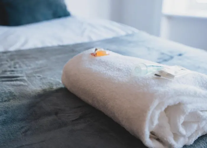 Stylish 3br Near Hampden No 29 With Free Parking *