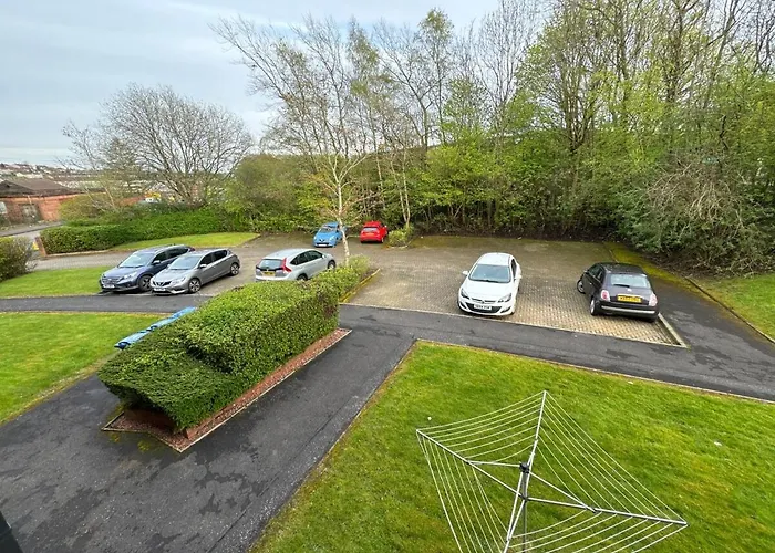 Cosy Two Bedroom Flat *