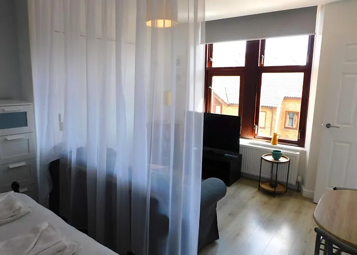 Modern Bright In South * Glasgow