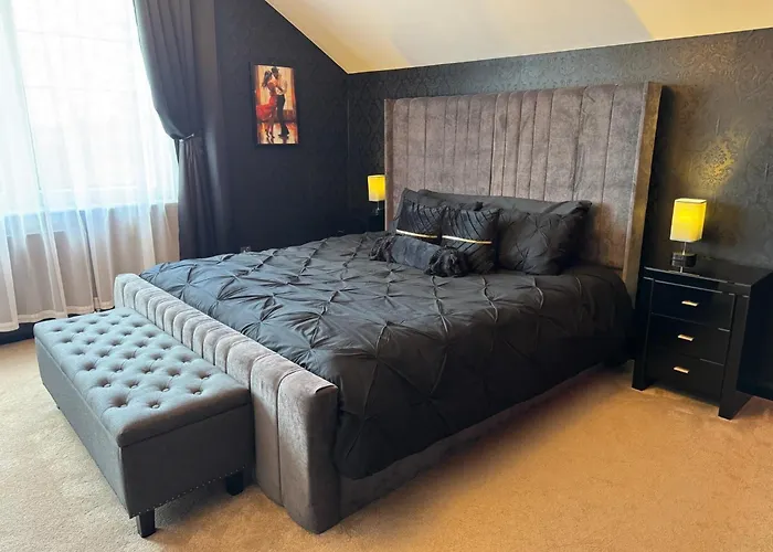 Privat bolig Finn Village Loch Lomond - The Black With Private Jacuzzi-style Bath Drymen