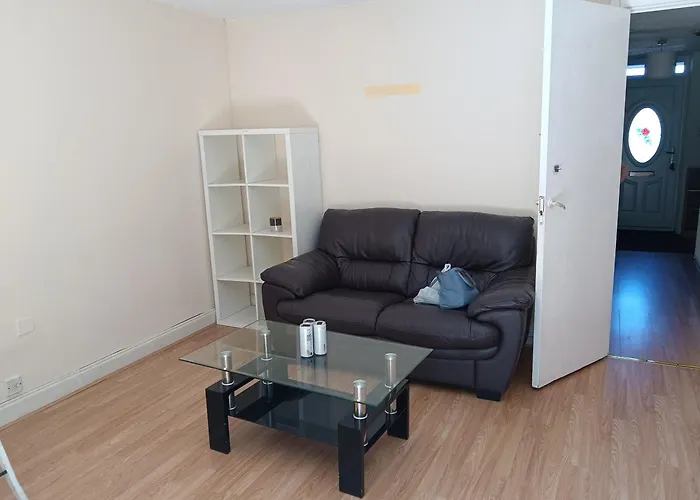 Near Centre בית הארחה