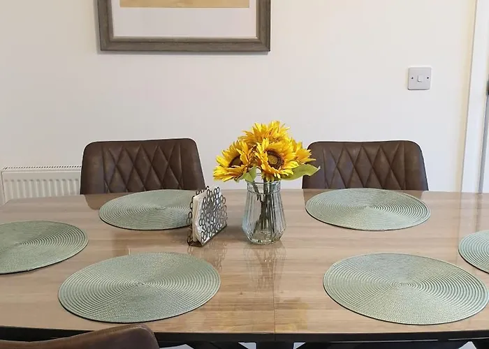 Appartamento Entire Spacious 3-bed Family Home, Centre, Free Parking, Garden Glasgow