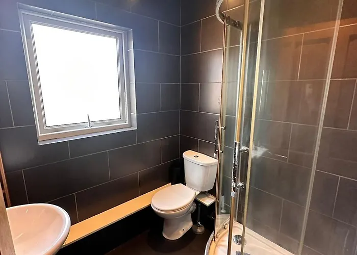 2br House Free Parking Easy Access *