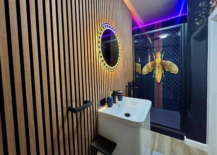 Finn Village - Loch Lomond - The Jungle With A Private Hot Tub