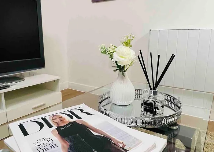 Lovely 1-bedroom In Near Subway