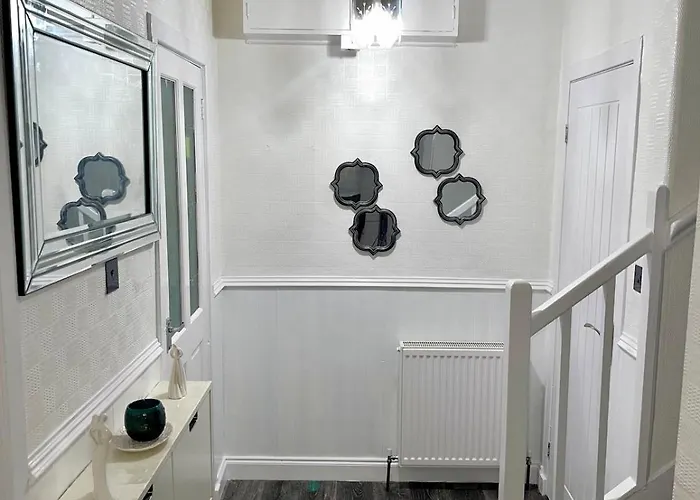 Luxury House In * Glasgow