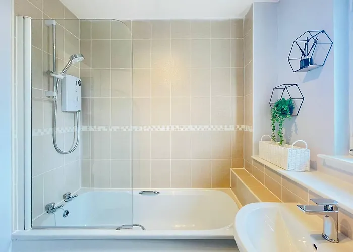 Elegant 3br House In Глазго