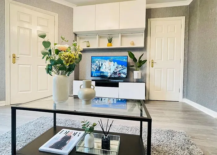 Elegant 3br House In *