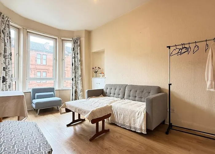 One Bedroom Flat Close To Centre And Amenities Apartment *