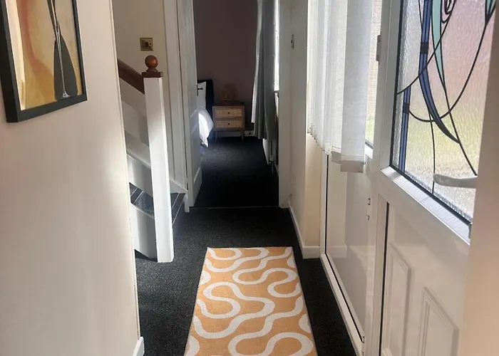 Apartament 3br Flat Sleeps 6 West End Sights Driveway Glasgow