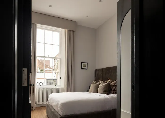 Moment Blythswood St 3*